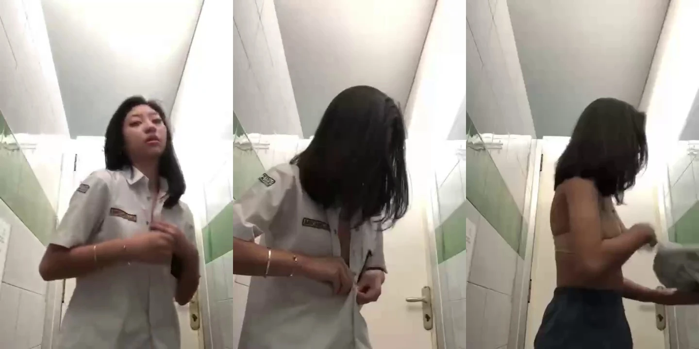 Thumbnail Cewe SMA Telanjang di Toilet 1