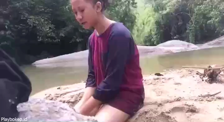 Ngewe Di Pinggir Sungai