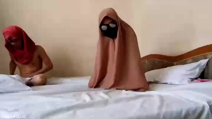 Ukhti Ngentot Bertiga